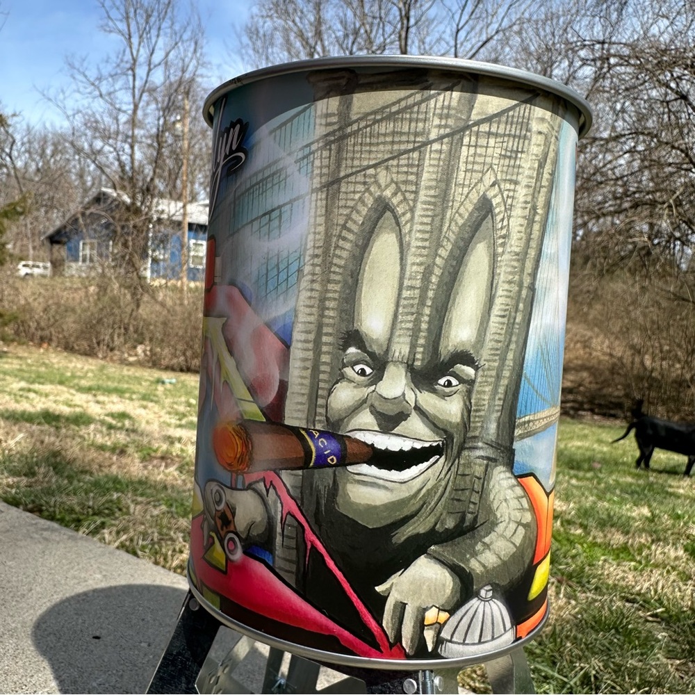 Graffiti-Style Metal CIGAR HUMIDOR with Colorful Street Art - Picture 2 of 9